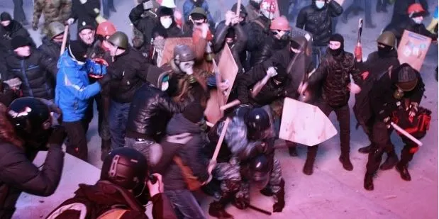 Після зіткнень на Грушевського трьом постраждалим видалили очі — фото 2