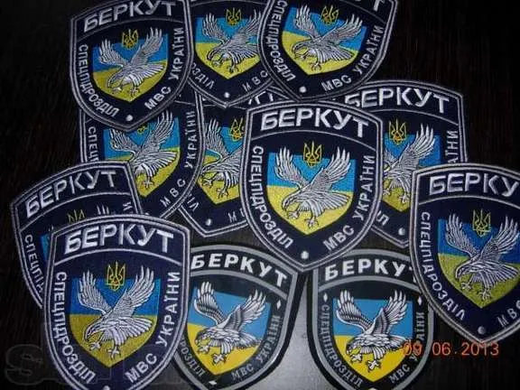 Екс-беркутівці шукають роботу і продають форму — фото 1