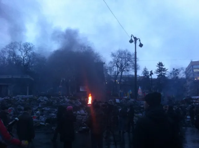 На Грушевського знову горять шини — фото 1