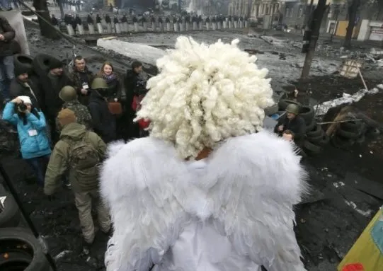 День закоханих на Євромайдані (Фоторепортаж) — фото 7