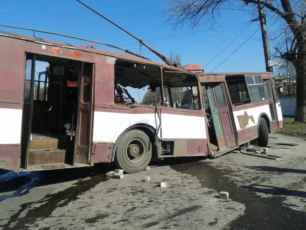 У страшному ДТП на Донеччині, автобус знищив старий тролейбус, убивши п'ятеро пасажирів (Фоторепортаж) — фото 2