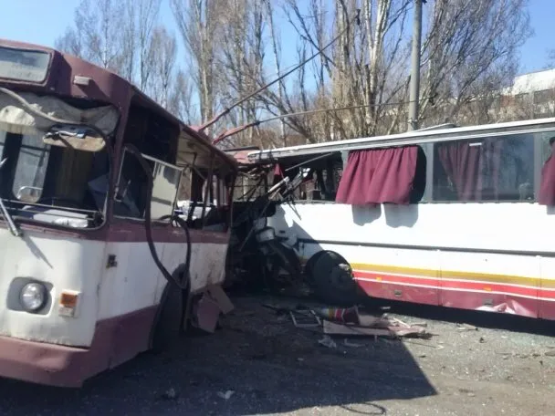 У страшному ДТП на Донеччині, автобус знищив старий тролейбус, убивши п'ятеро пасажирів (Фоторепортаж) — фото 4