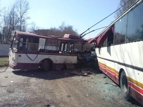У страшному ДТП на Донеччині, автобус знищив старий тролейбус, убивши п'ятеро пасажирів (Фоторепортаж) — фото 5