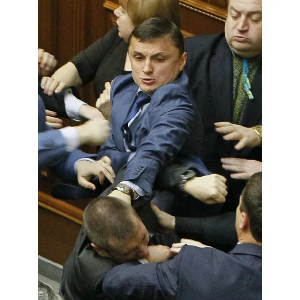 У Верховній Раді виникла бійка між свободівцями та комуністами (Фоторепортаж) — фото 1