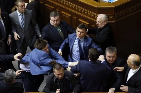У Верховній Раді виникла бійка між свободівцями та комуністами (Фоторепортаж) — фото 5