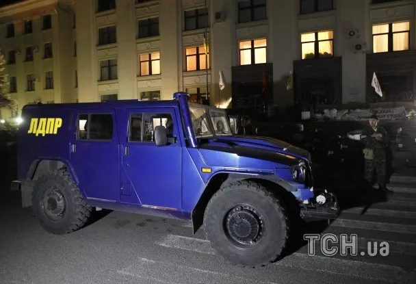 Луганські сепаратисти отримали від Жириновського броньований позашляховик «Тигр» (Фото) — фото 1