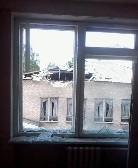 У Слов'янську терористи обстріляли житлові будинки та школу (Відео) — фото 1