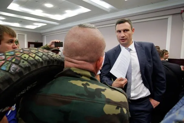 Кличкові подарували шину, а той у відповідь - боксерські рукавички (Фоторепортаж) + (Відео) — фото 6