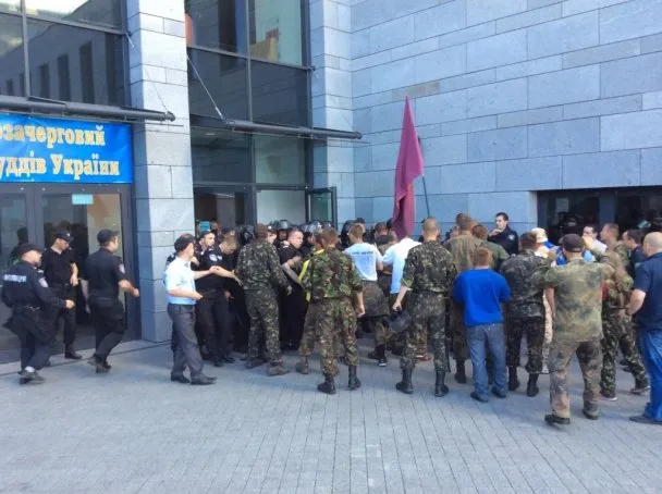 Біля стадіону «Олімпійський», відбулася сутичка активістів Майдану з міліцією (Фото) — фото 1