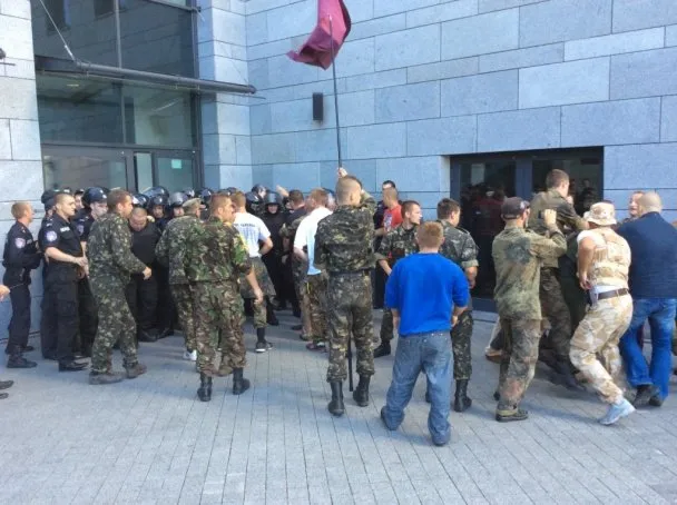 Біля стадіону «Олімпійський», відбулася сутичка активістів Майдану з міліцією (Фото) — фото 2