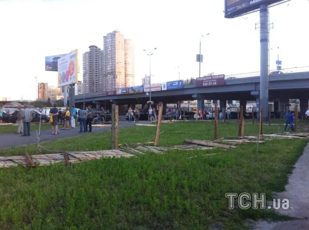 Кияни влаштували протест проти незаконного будівництва (Фото) — фото 2