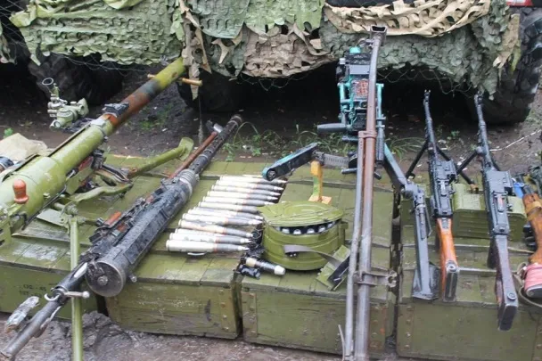 Міністр оборони України Валерій Гелетей показав арсенал російської зброї, з якою терористи воювали на Сході (Фото) — фото 4