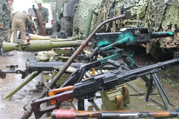 Міністр оборони України Валерій Гелетей показав арсенал російської зброї, з якою терористи воювали на Сході (Фото) — фото 5