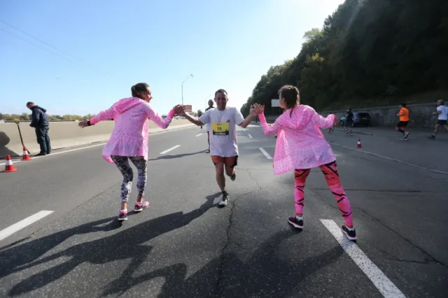 У Києві відбувся наймасовіший і найграндіозніший забіг року - Kyiv Half Marathon 2014 (Фото) — фото 1