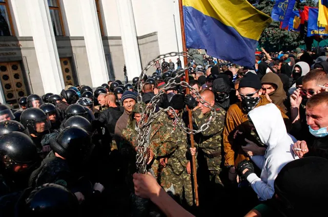 Що відбувалося під Верховною Радою (Фоторепортаж) — фото 4