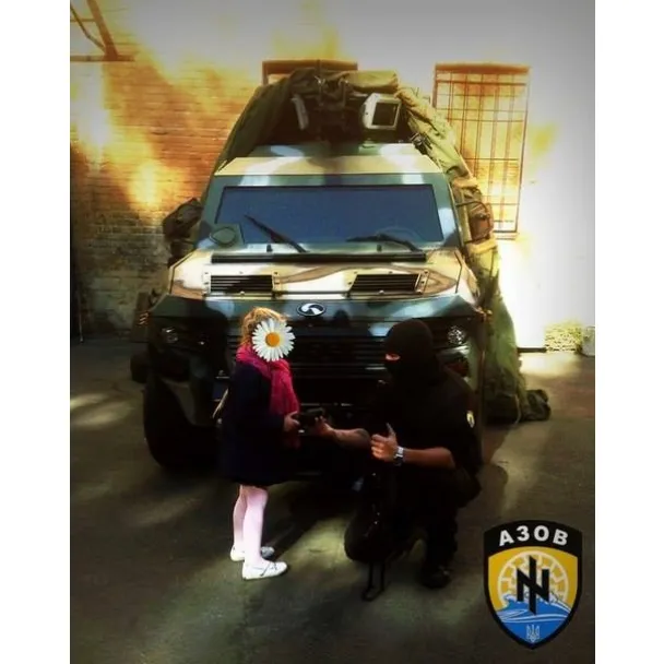 Зовсім юна киянка, яка подарувала бійцю «Азова» оптичний приціл, хоче вступити в полк — фото 1