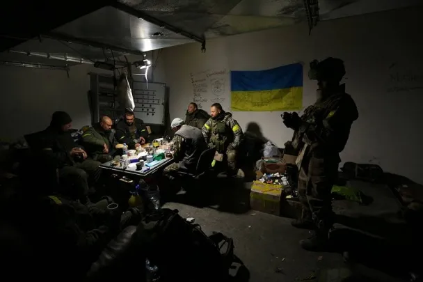 Вражаючі фото «кіборгів»: побут, бої і український прапор (Фоторепортаж) — фото 4