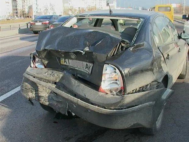 В масштабній ДТП за участю п'яти автомобілів постраждали двоє маленьких дітей (Фото) — фото 1
