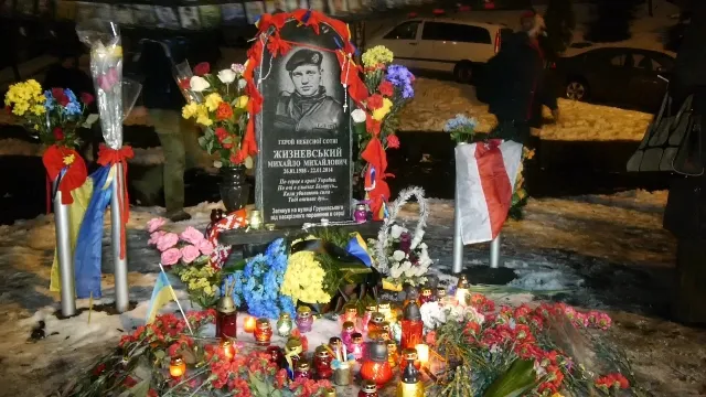 На столичному Майдані Незалежності пом'янули перших жертв з Небесної сотні (Фоторепортаж) + (Відео) — фото 3
