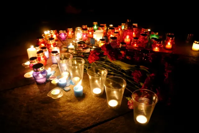 У Києві кілька тисяч людей вшановували пам`ять лідера українського гурту «Скрябін» Андрія Кузьменка (Фото) + (Відео) — фото 2