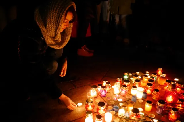 У Києві кілька тисяч людей вшановували пам`ять лідера українського гурту «Скрябін» Андрія Кузьменка (Фото) + (Відео) — фото 4