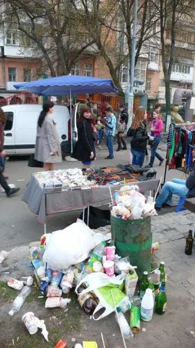У Києві на Пейзажній алеї активізувалася незаконна торгівля (фото) — фото 2