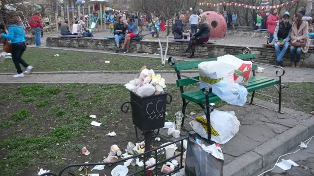 У Києві на Пейзажній алеї активізувалася незаконна торгівля (фото) — фото 3