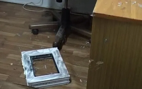 Зловмисник з молотком вчинив розбійний напад на пункт обміну валют (фото+відео) — фото 1